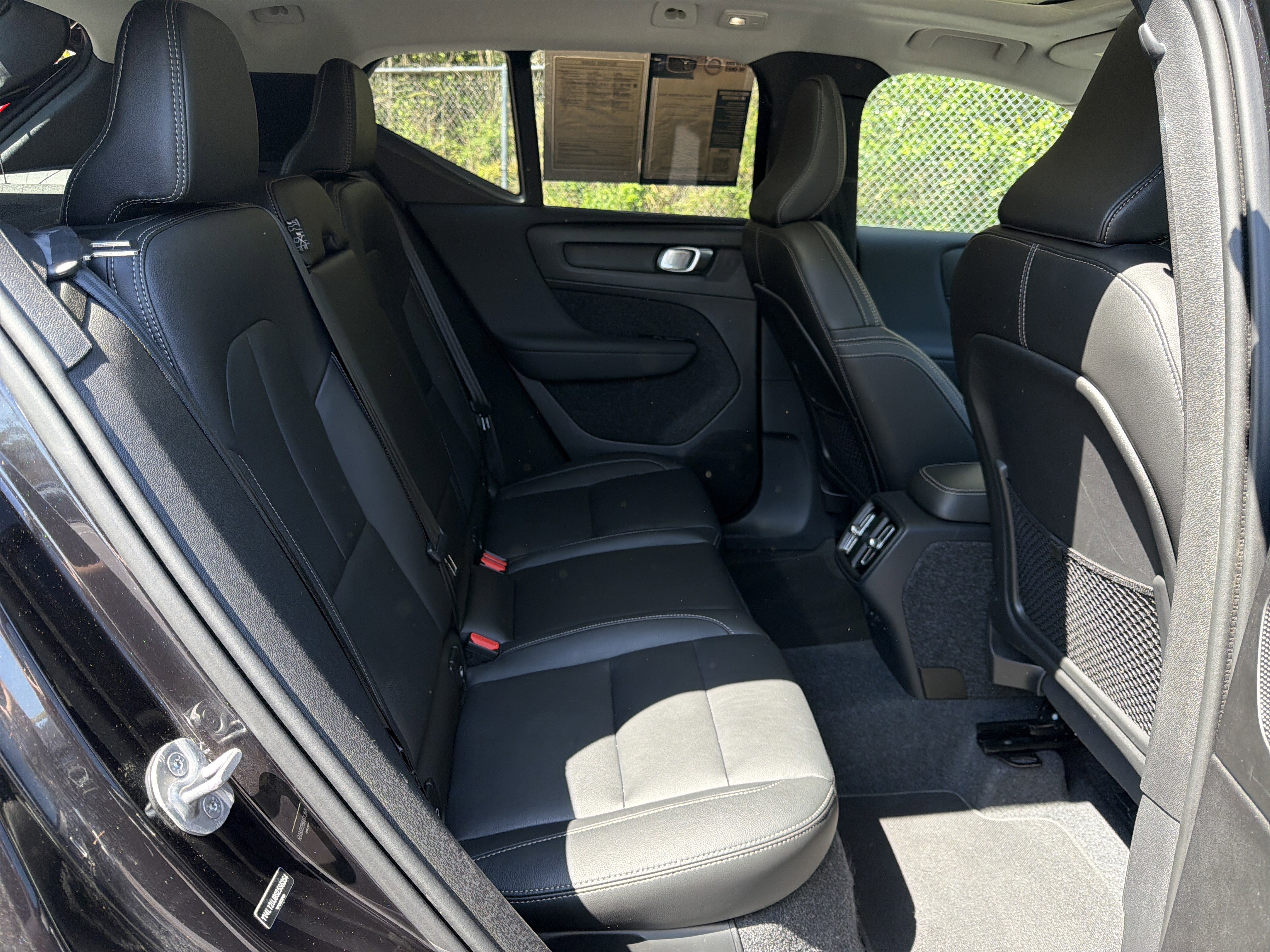 Certified 2025 Volvo XC40 B5 Core image 63