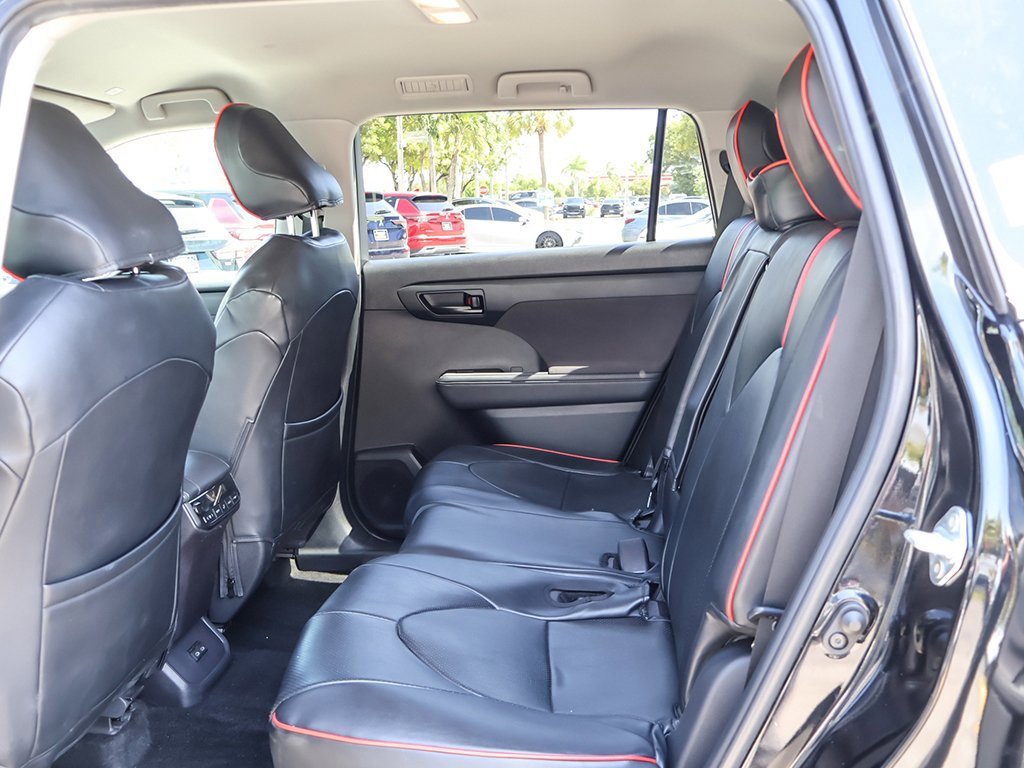 Used 2024 Toyota Highlander LE image 34