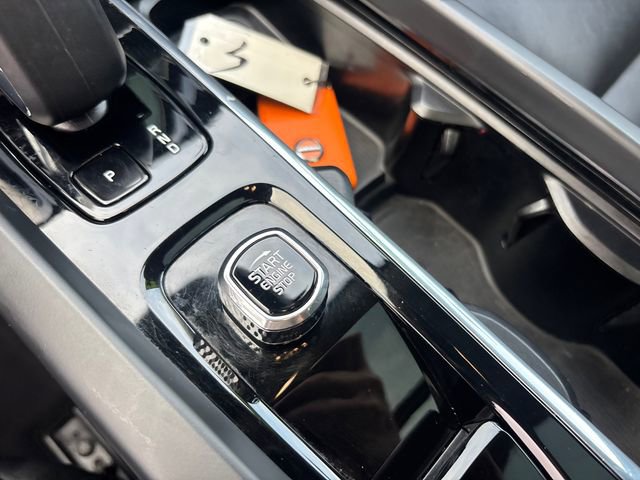 Used 2023 Volvo XC60 B5 Core image 21
