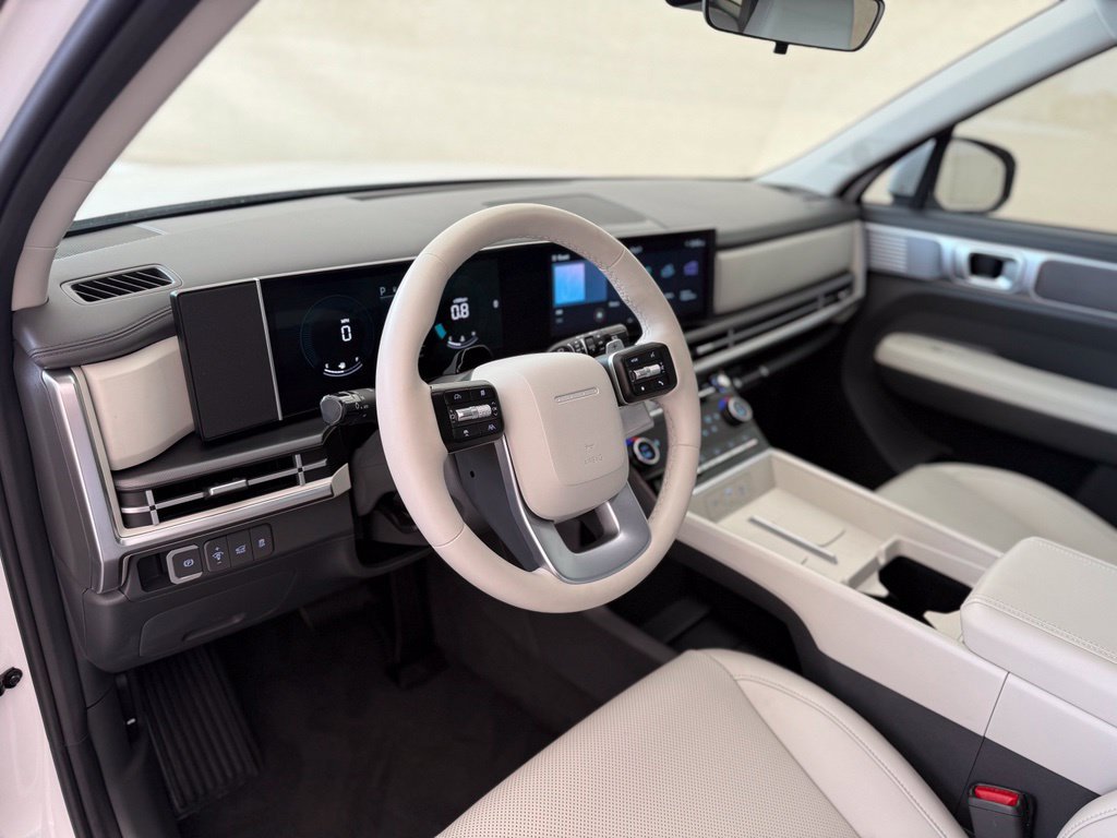 Used 2025 Hyundai Santa Fe SEL FWD image 13