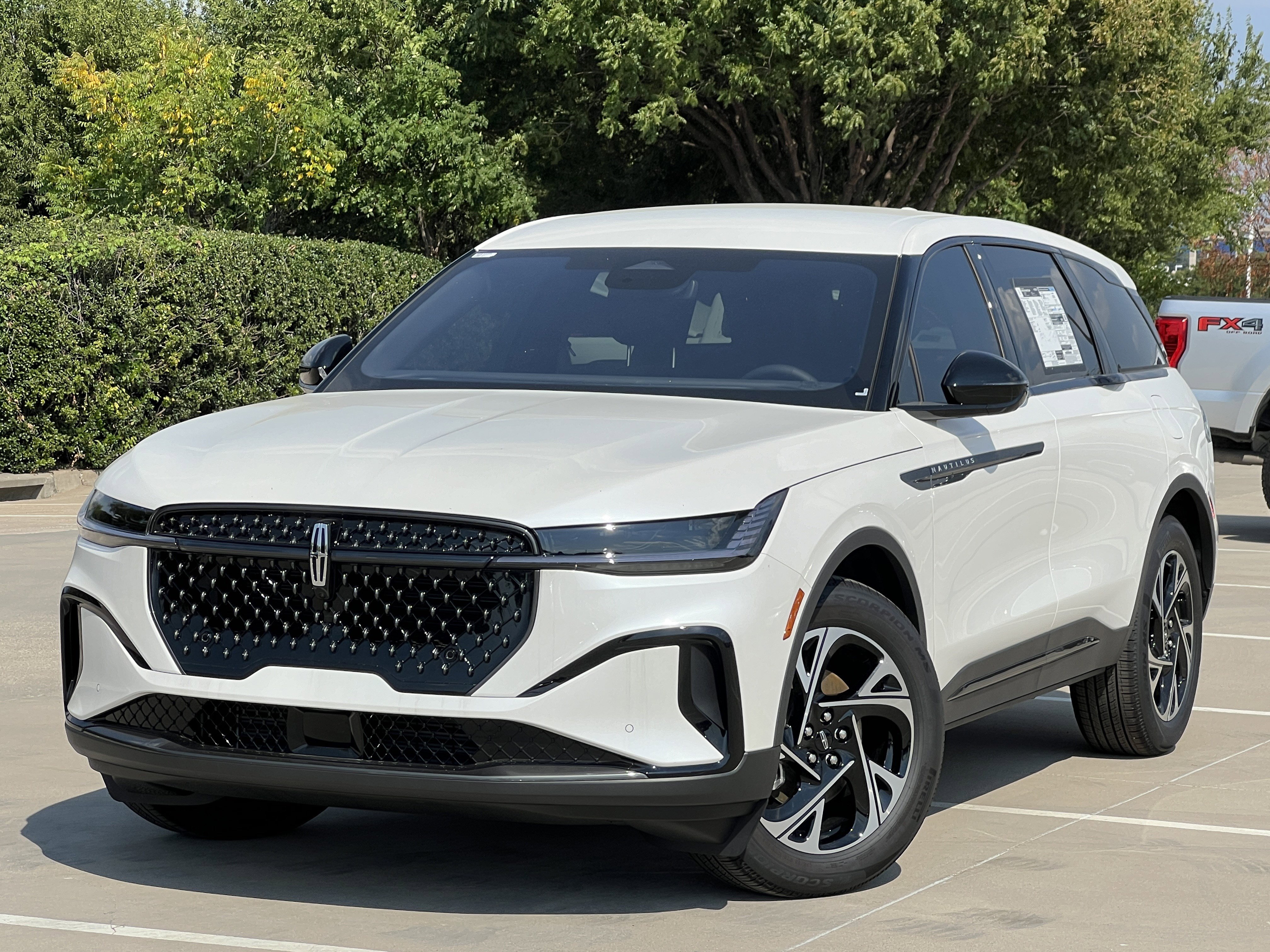 New 2025 Lincoln Nautilus Premier w/ Jet Appearance Package image 2