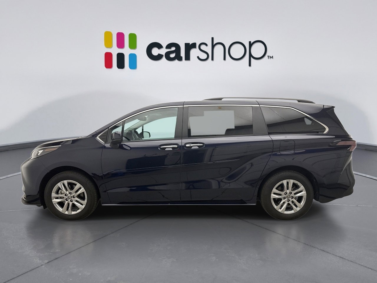 Used 2025 Toyota Sienna XLE AWD/4WD image 2