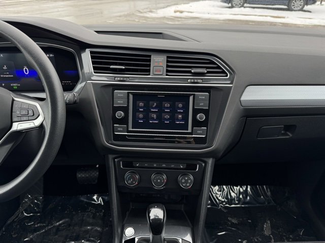 Used 2022 Volkswagen Tiguan S image 2