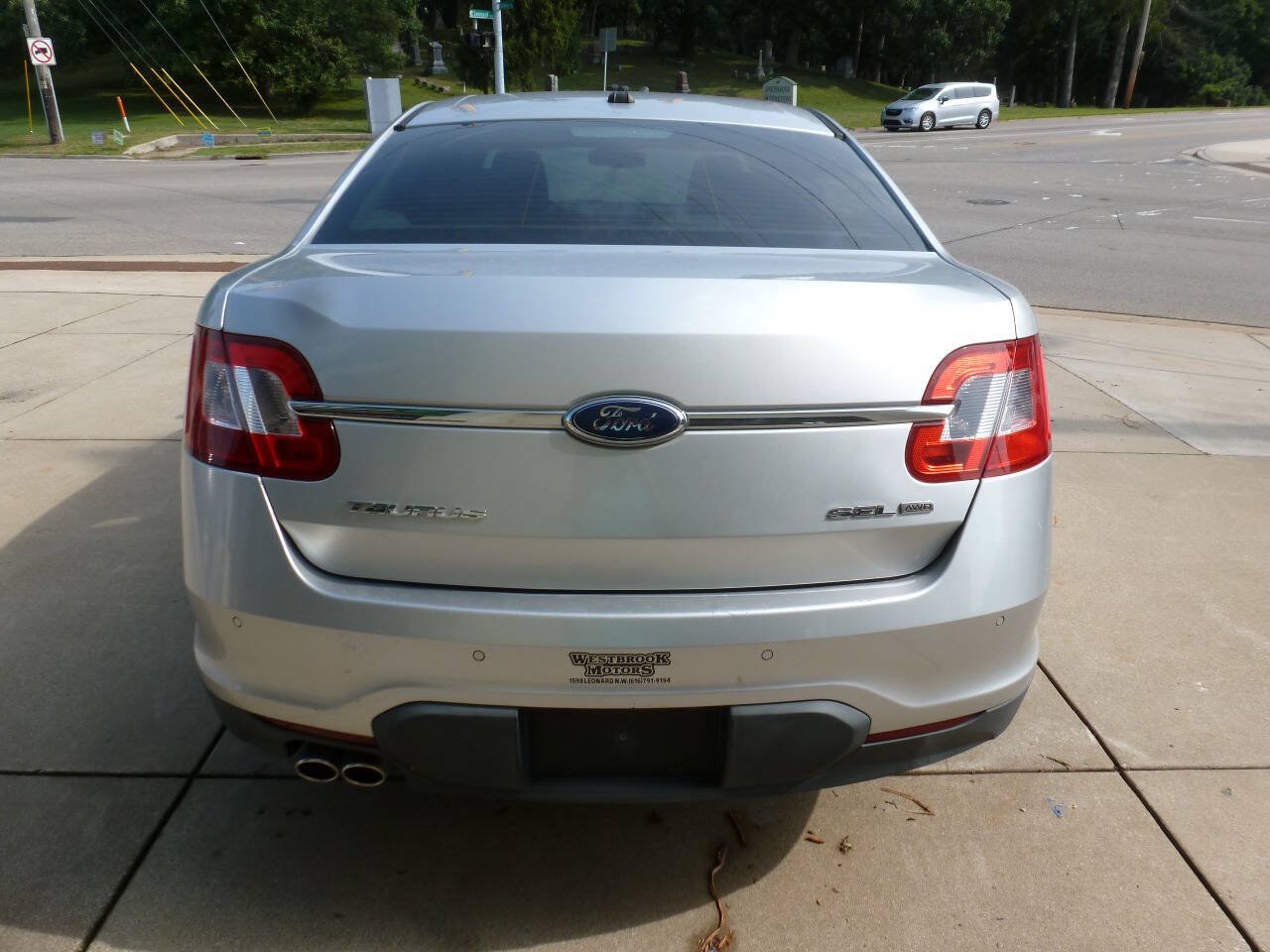Used 2010 Ford Taurus SEL AWD/4WD image 8