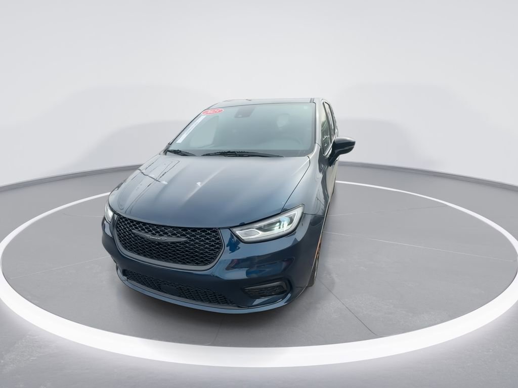 Used 2025 Chrysler Pacifica Limited image 4