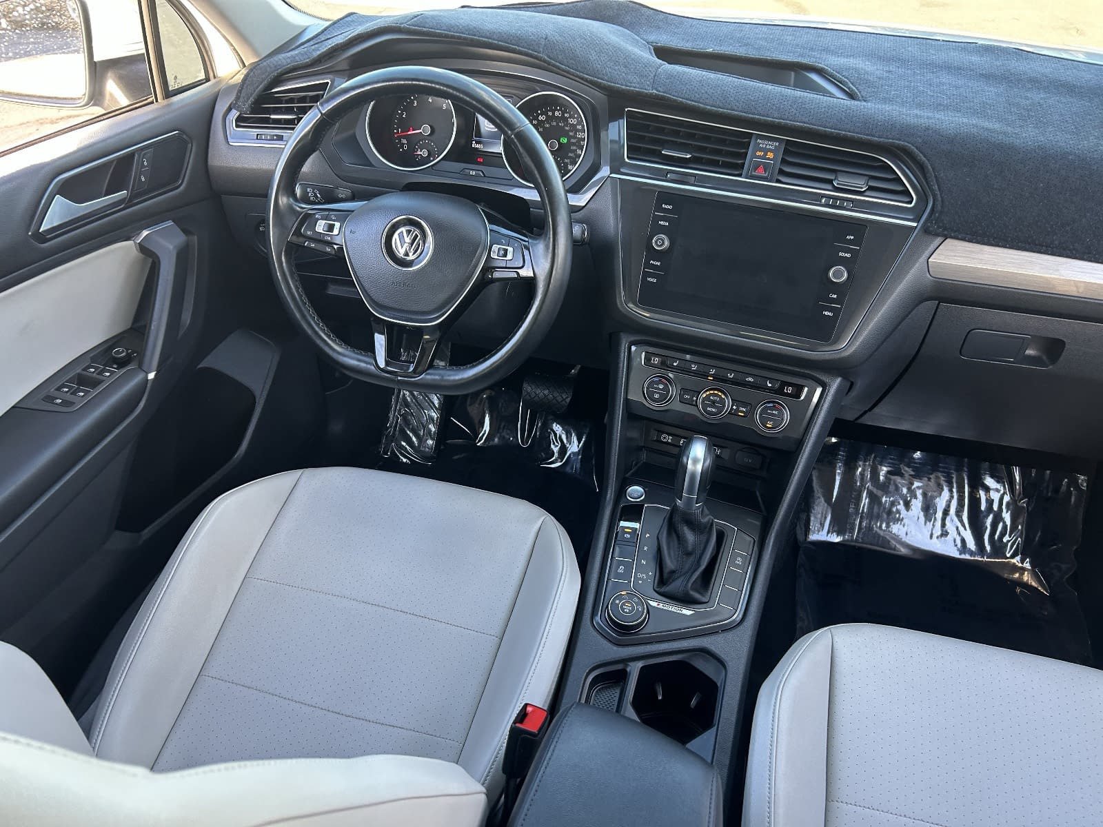 Used 2018 Volkswagen Tiguan SE AWD/4WD image 17