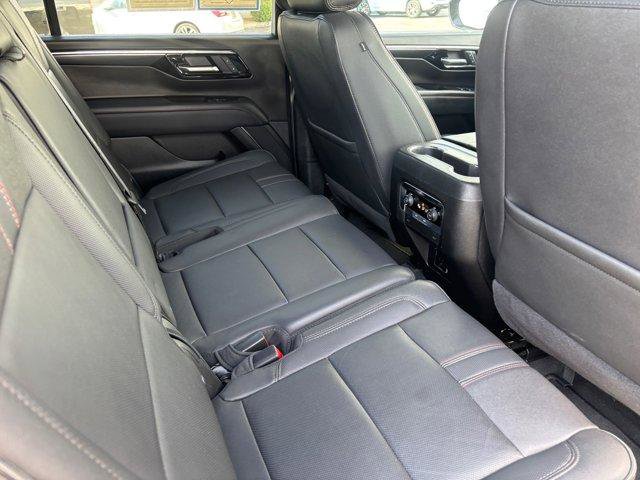 Used 2025 Chevrolet Suburban RST AWD/4WD image 14