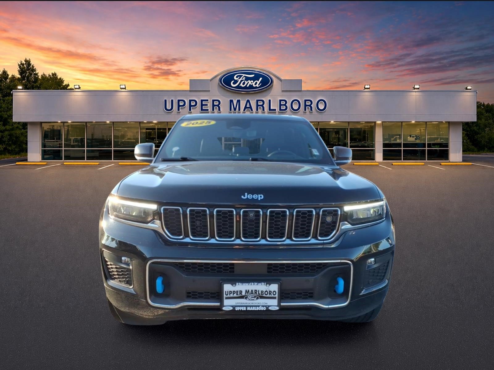 Used 2025 Jeep Grand Cherokee Overland w/ Advanced Protech Group III AWD/4WD image 3