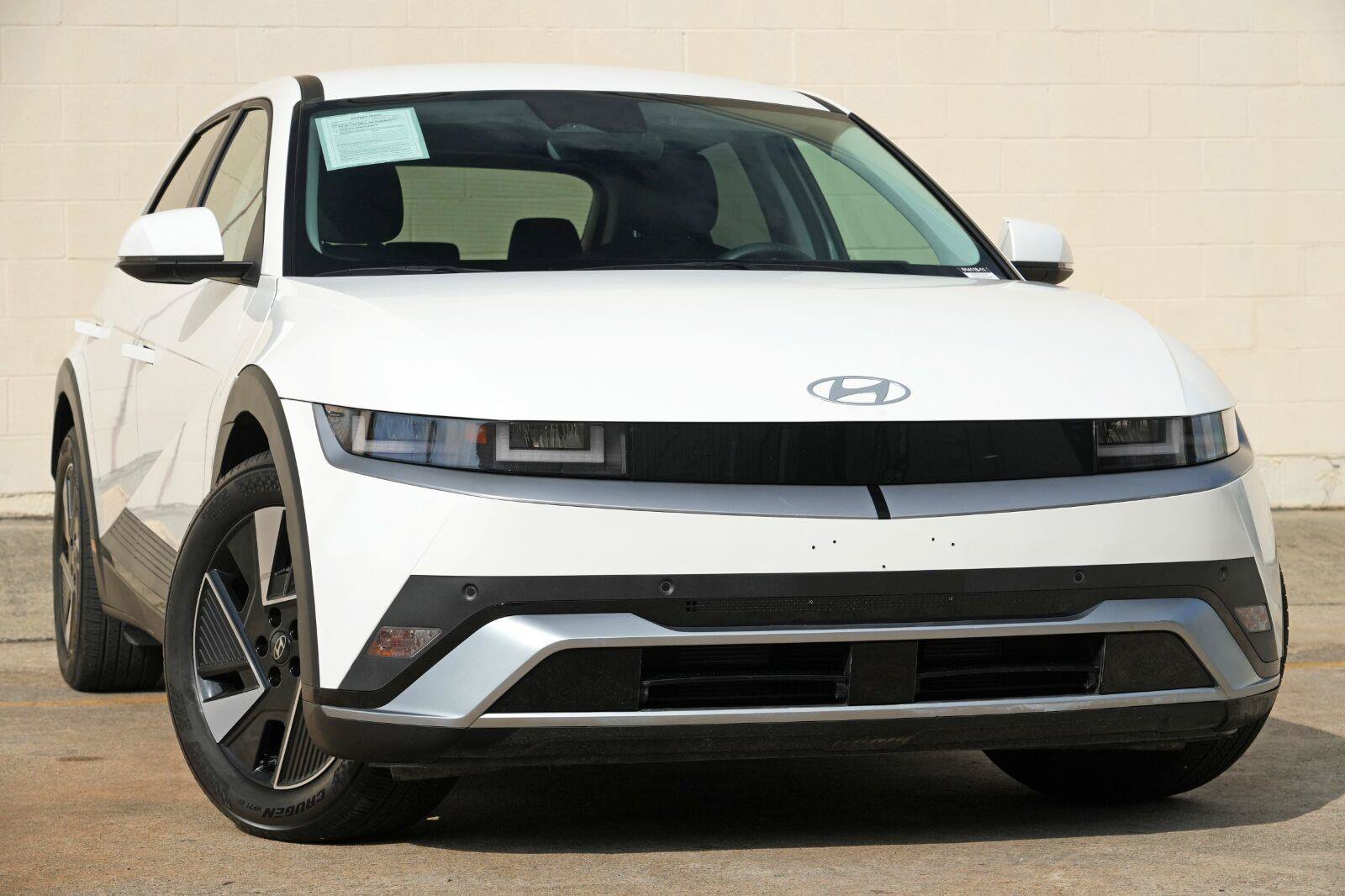 Used 2025 Hyundai Ioniq 5 SE RWD image 3