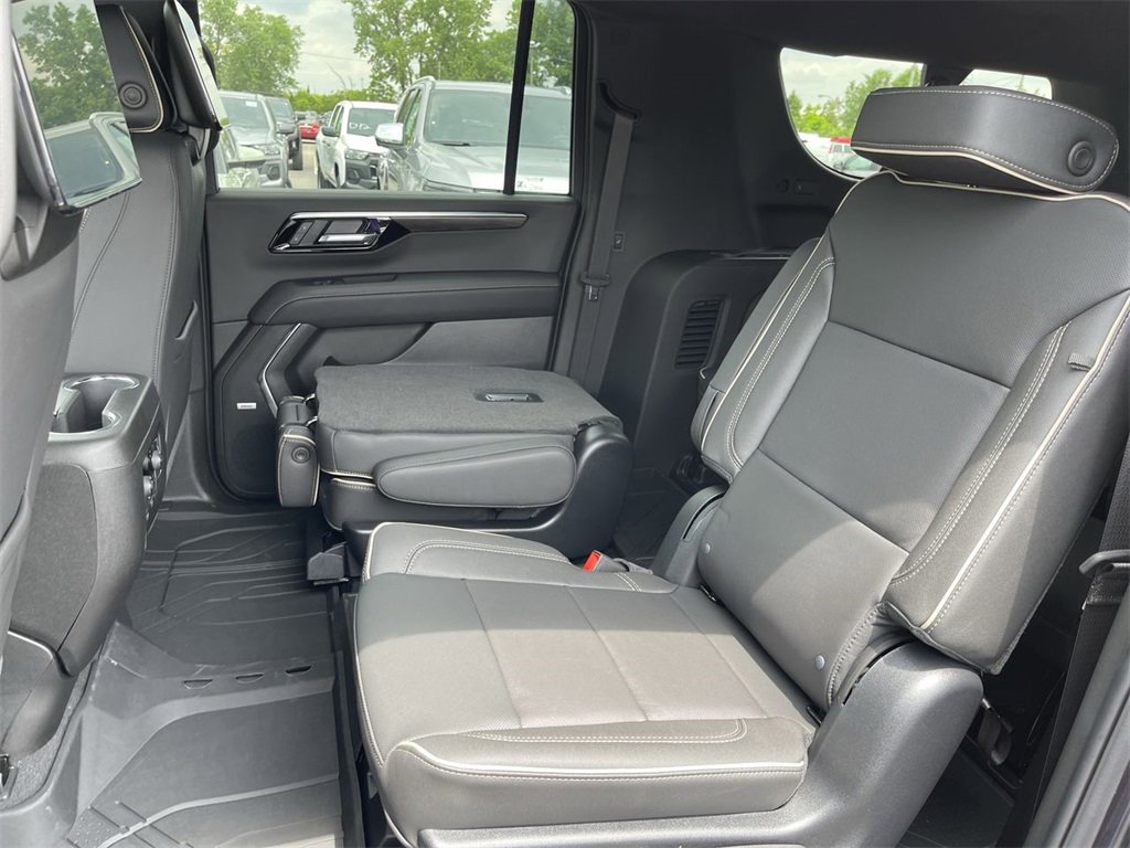 New 2025 Chevrolet Suburban Premier image 23