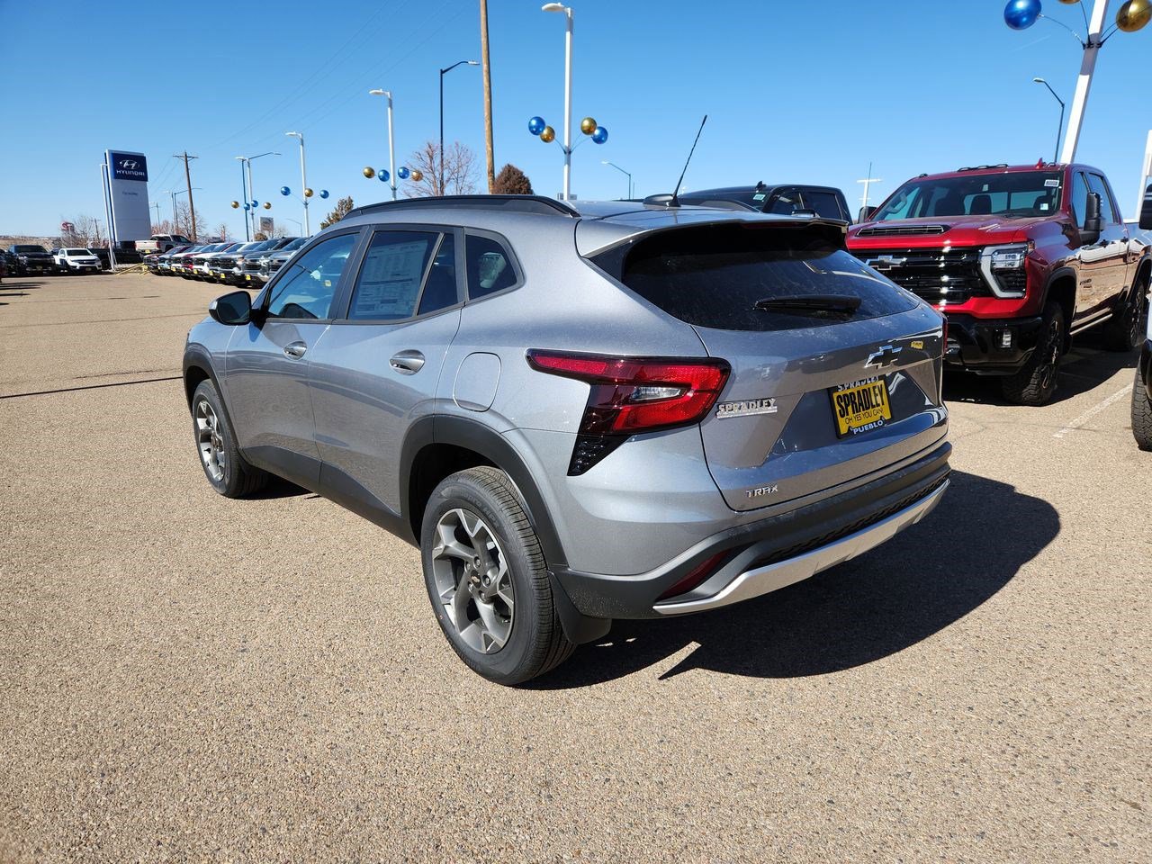 Used 2026 Chevrolet Trax LT w/ LT Convenience Package FWD image 6