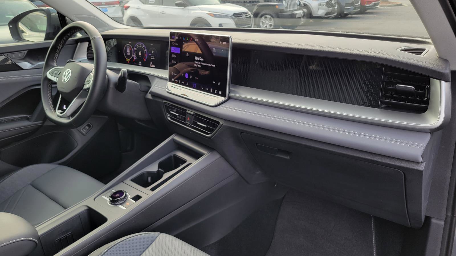 Used 2025 Volkswagen Tiguan SE image 39