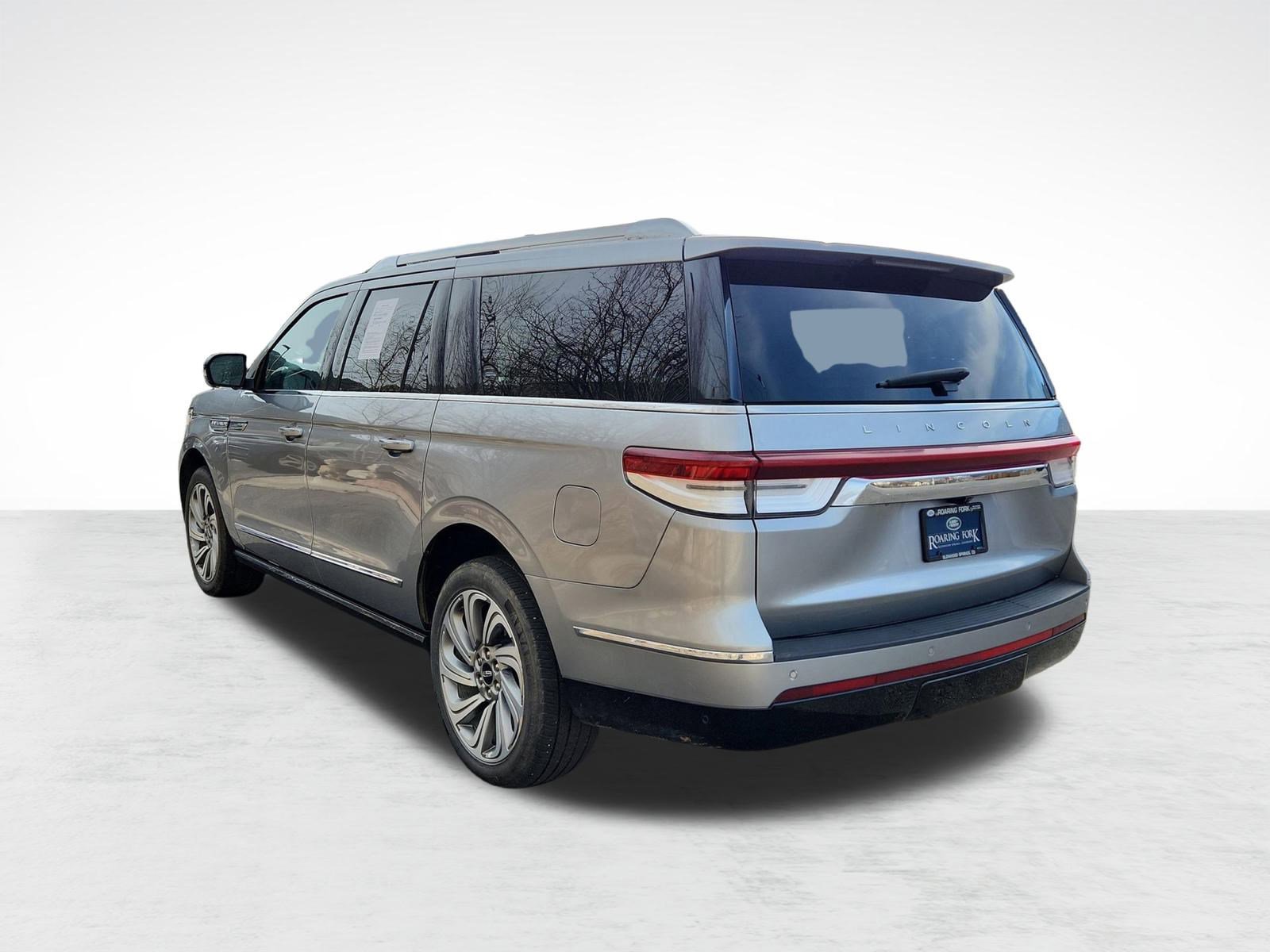 Used 2022 Lincoln Navigator L Reserve image 2