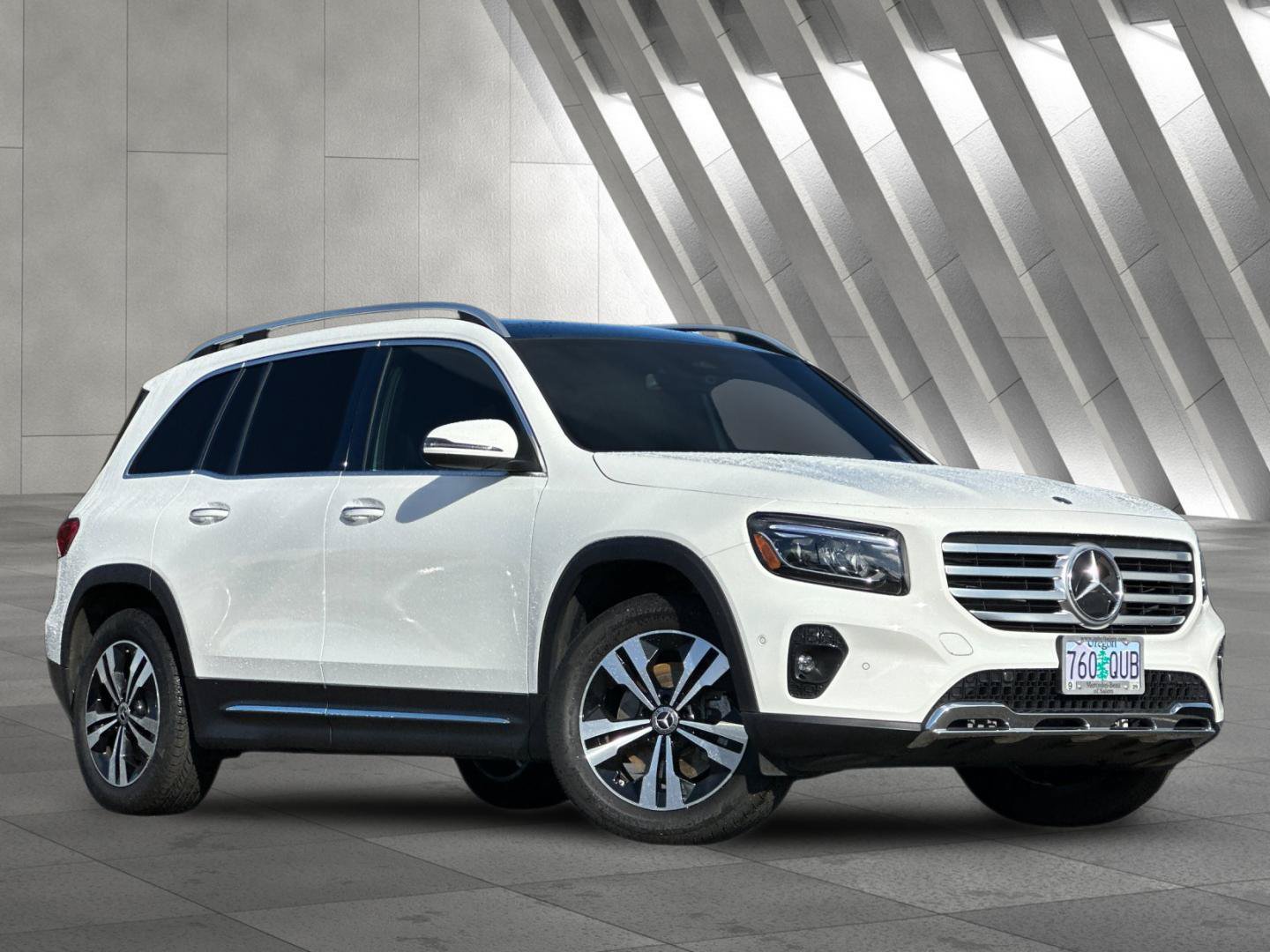 Used 2026 Mercedes-Benz GLB 250 4MATIC image 2