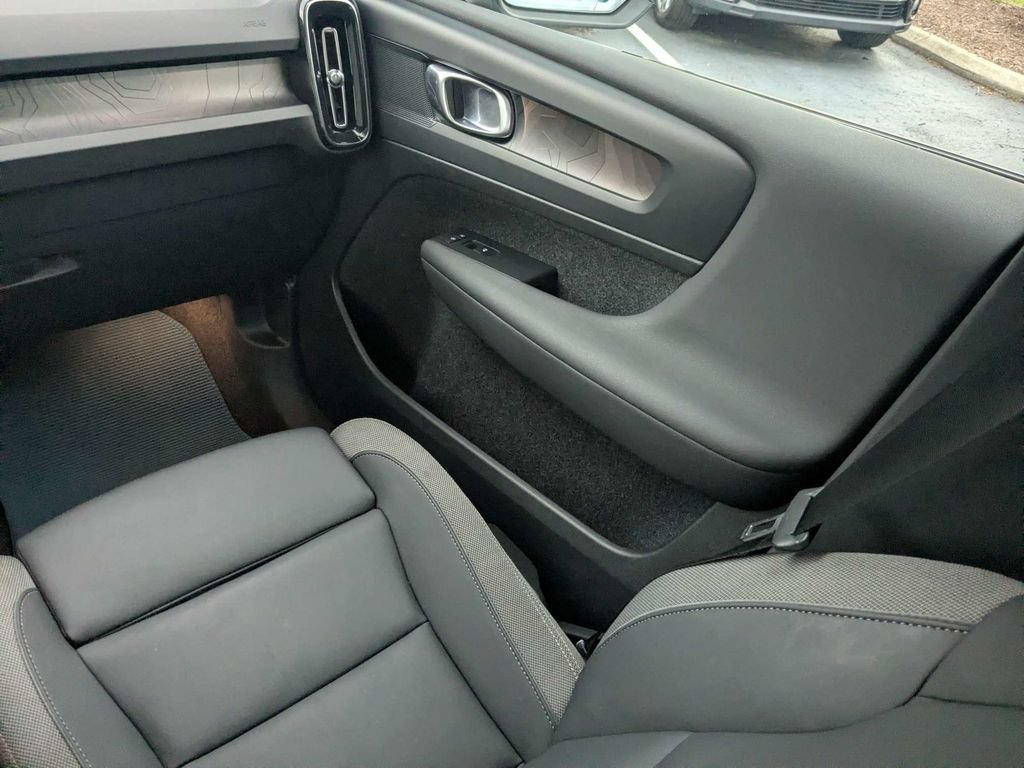 Certified 2024 Volvo C40 Recharge Core AWD/4WD image 23