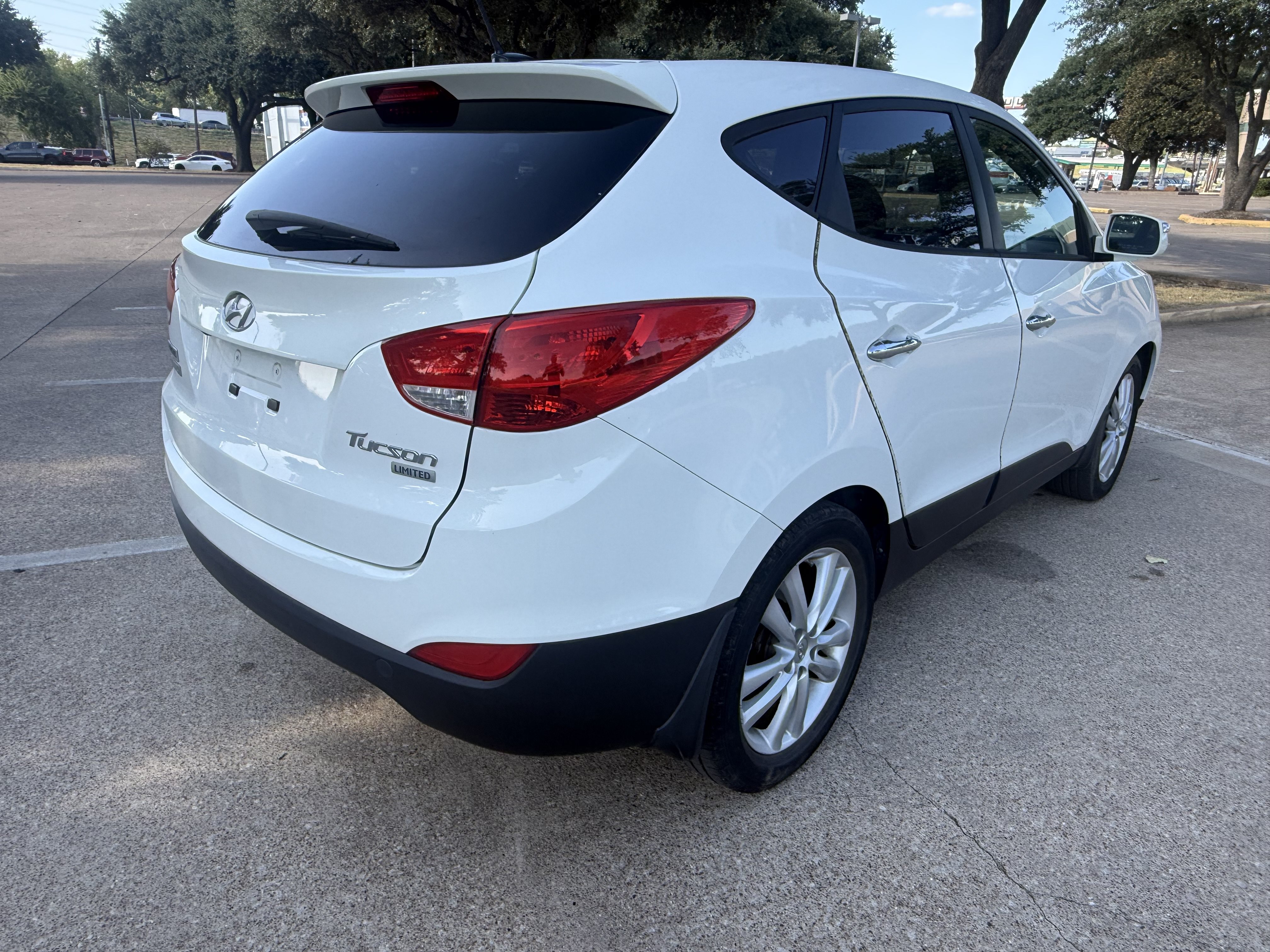 Used 2012 Hyundai Tucson Limited w/ Premium Pkg FWD image 5