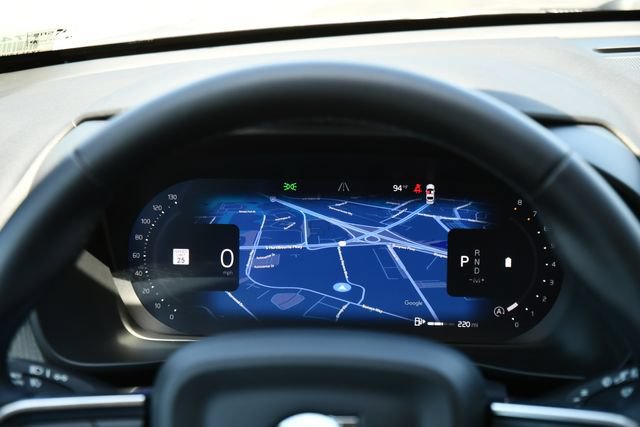 Certified 2026 Volvo XC40 B5 Plus AWD/4WD image 27