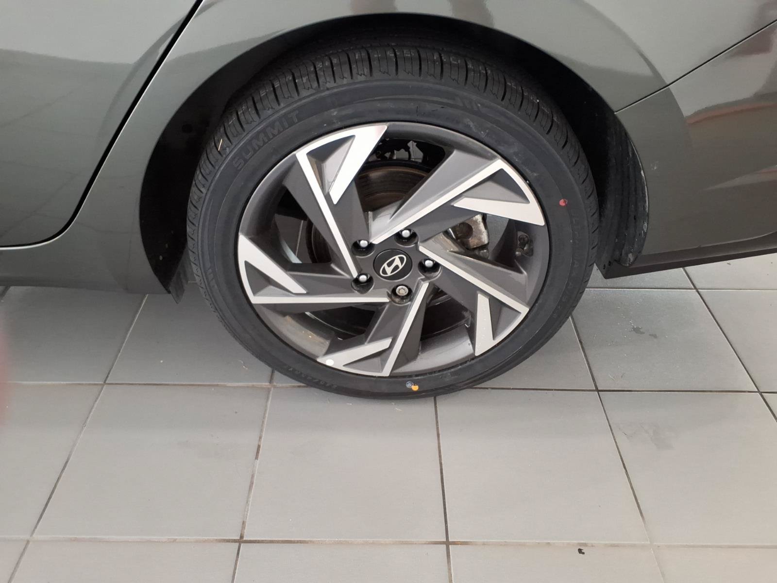 Certified 2024 Hyundai Elantra SEL w/ Convenience Package FWD image 17