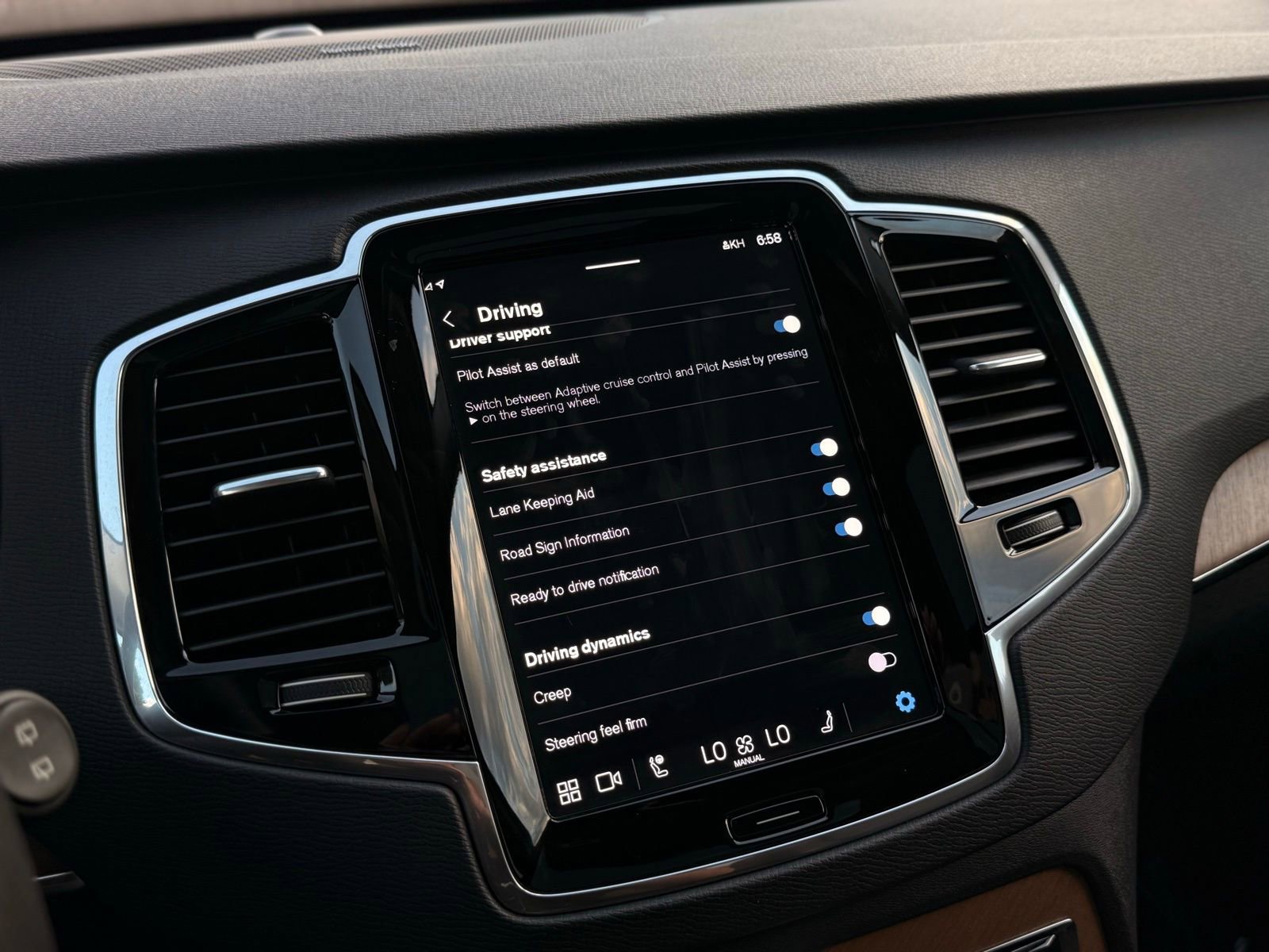 Used 2023 Volvo XC90 T8 Plus image 40