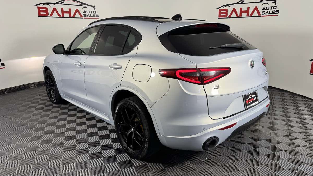 Used 2020 Alfa Romeo Stelvio Ti Sport w/ Quick Order Package 22S Sport AWD/4WD image 4