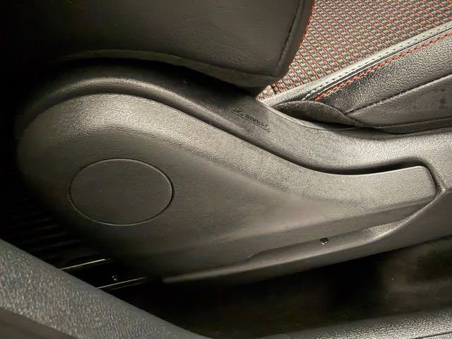 Used 2025 Nissan Kicks SR image 31