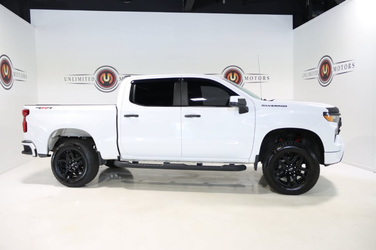 Used 2023 Chevrolet Silverado 1500 Custom w/ Rally Edition AWD/4WD image 5