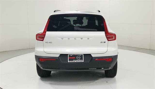 Used 2024 Volvo XC40 B5 Core image 7