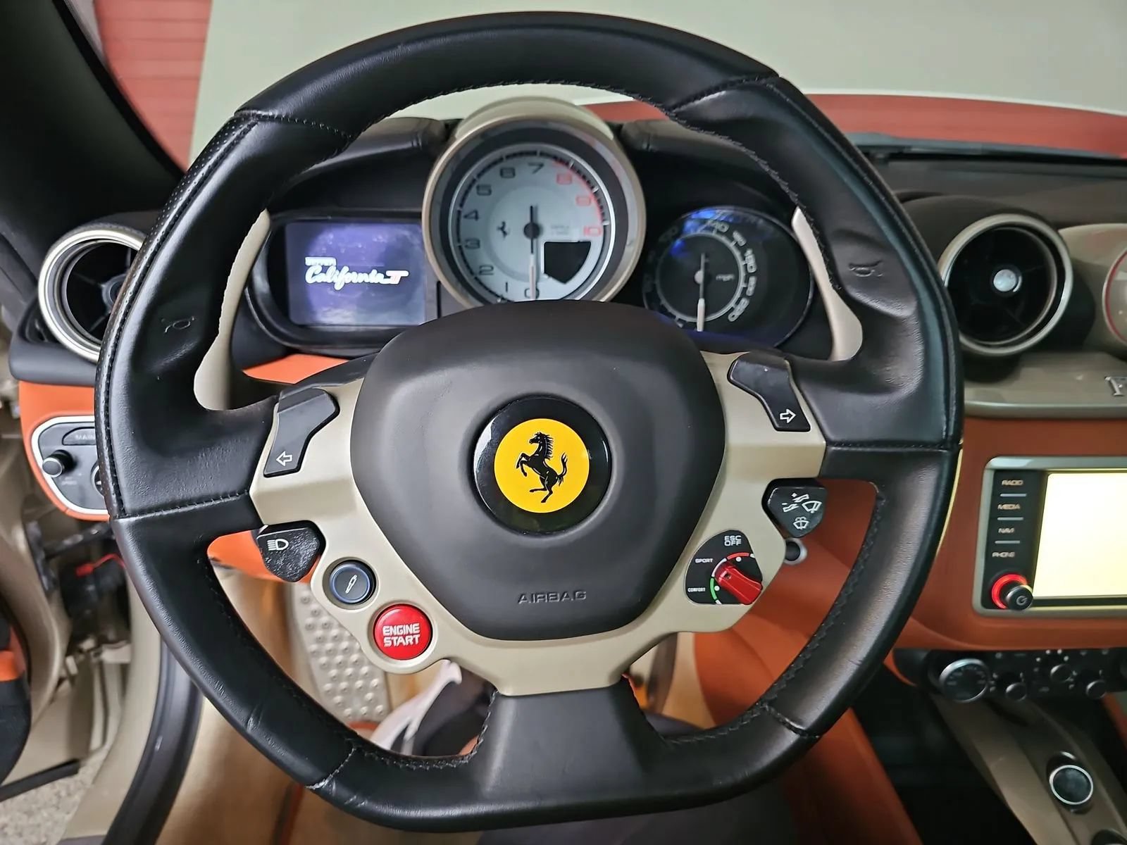 Used 2018 Ferrari California T RWD image 16