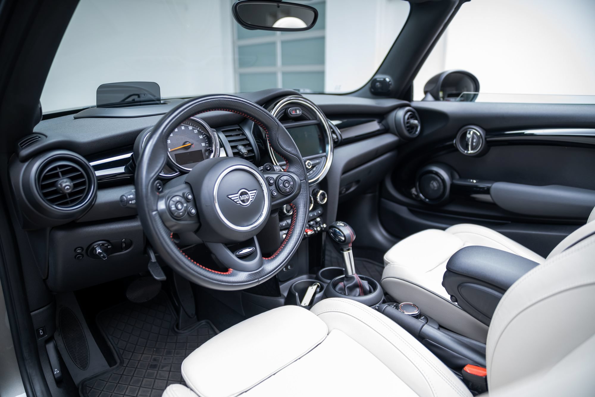 Used 2019 MINI Cooper S w/ Signature Upholstery Package FWD image 18