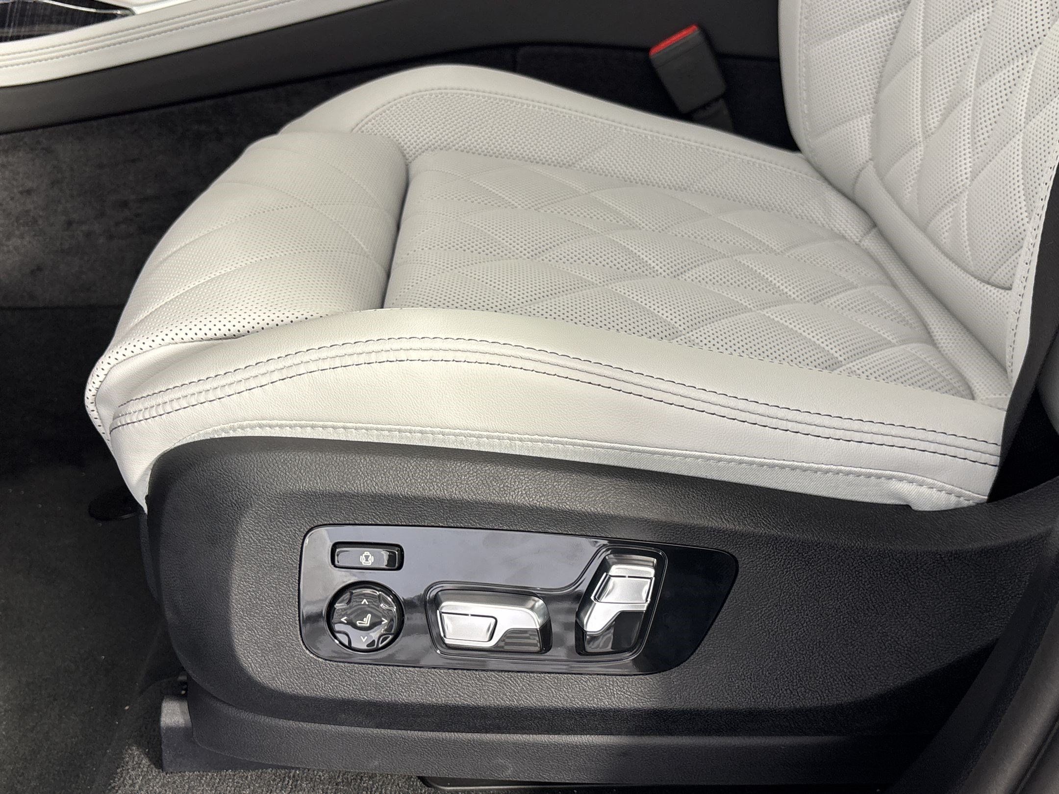 New 2027 BMW X7 xDrive40i w/ Executive Package AWD/4WD image 15