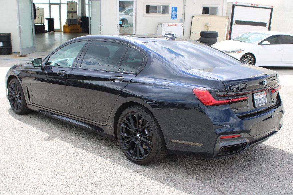 Used 2021 BMW 740i w/ M Sport Package RWD image 6