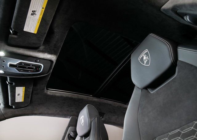 Used 2022 Lamborghini Urus image 25