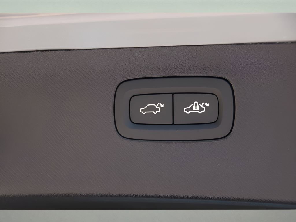 New 2026 Volvo XC90 B6 Plus w/ Protection Package Premier image 25