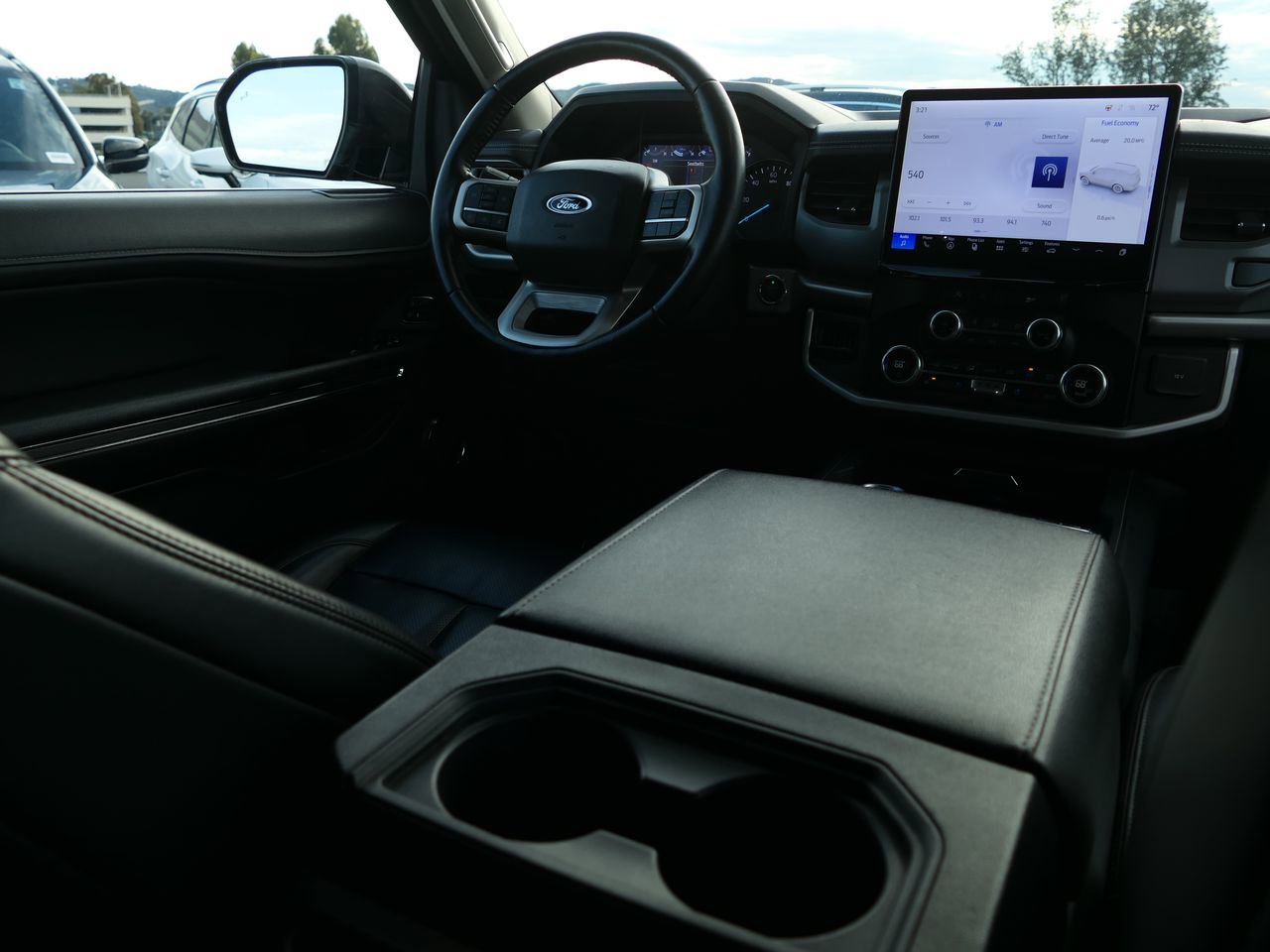 Used 2024 Ford Expedition XLT image 30