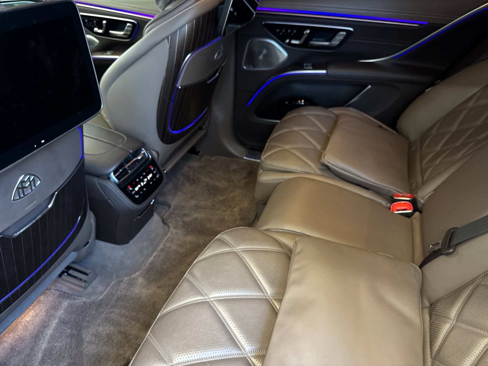 Used 2024 Mercedes-Benz Maybach EQS 680 4MATIC image 13