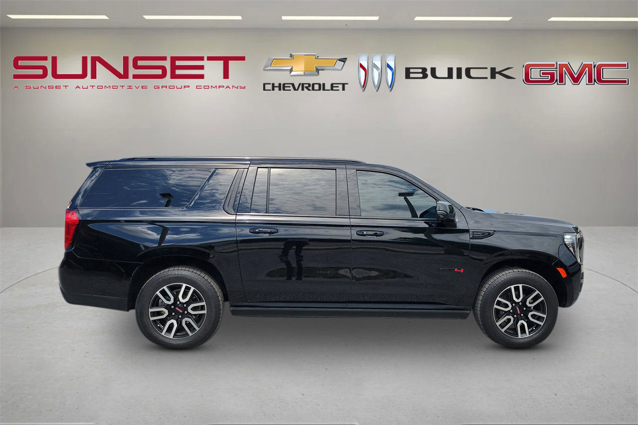 Certified 2023 GMC Yukon XL AT4 w/ AT4 Premium Plus Package AWD/4WD image 3