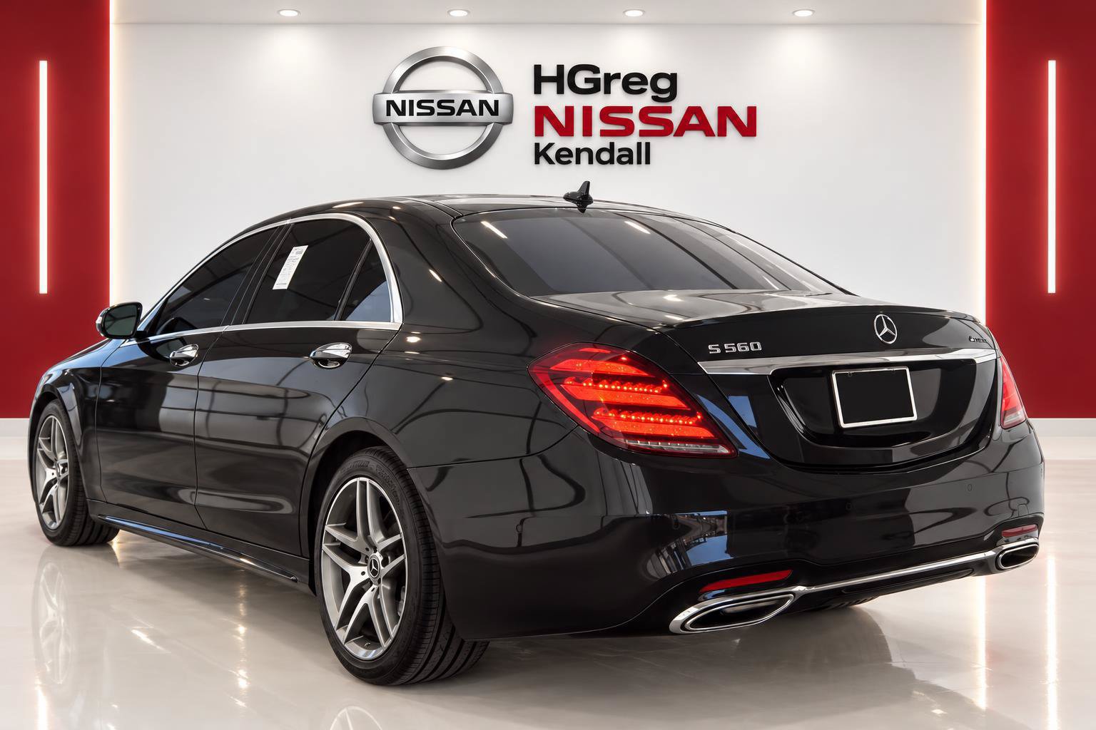 Used 2018 Mercedes-Benz S 560 4MATIC Sedan image 2