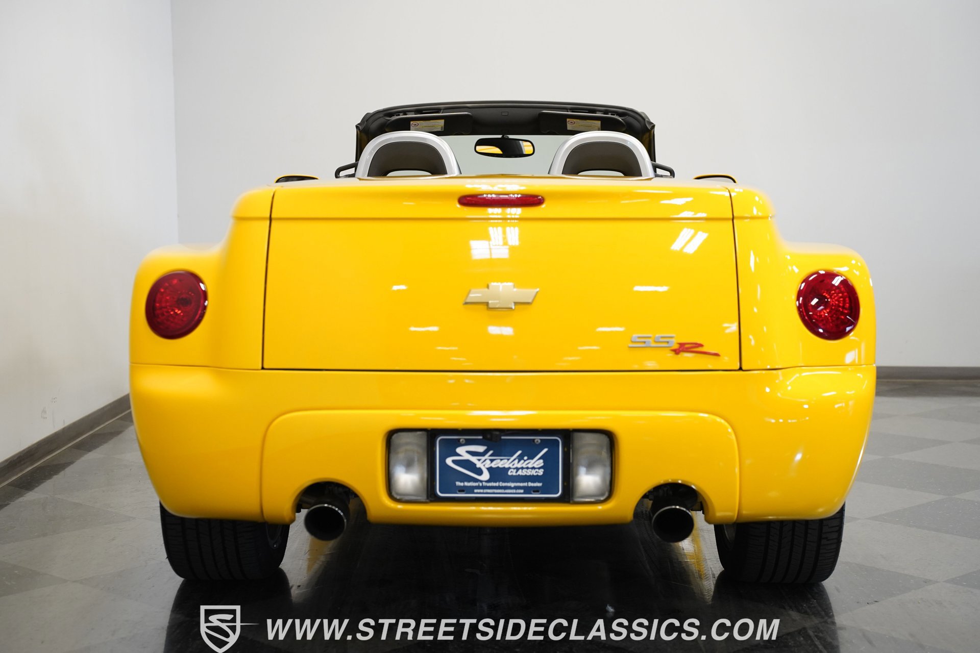 Used 2005 Chevrolet SSR w/ Preferred Equipment Group image 30