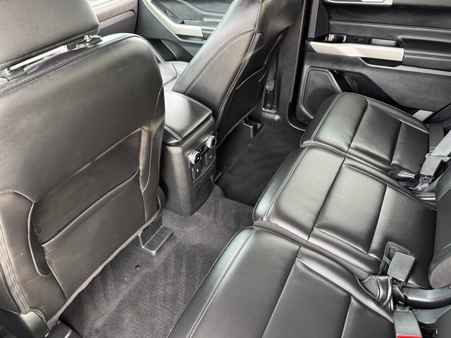 Used 2023 Ford Explorer XLT w/ Equipment Group 202A image 17
