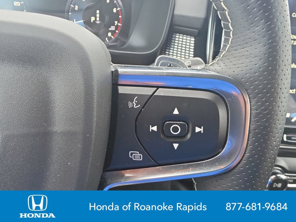 Used 2020 Volvo XC40 T4 R-Design w/ Protection Package Premier FWD image 24