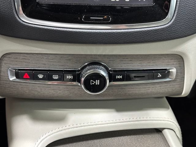 Used 2025 Volvo XC90 B6 Plus w/ Protection Package Premier AWD/4WD image 23