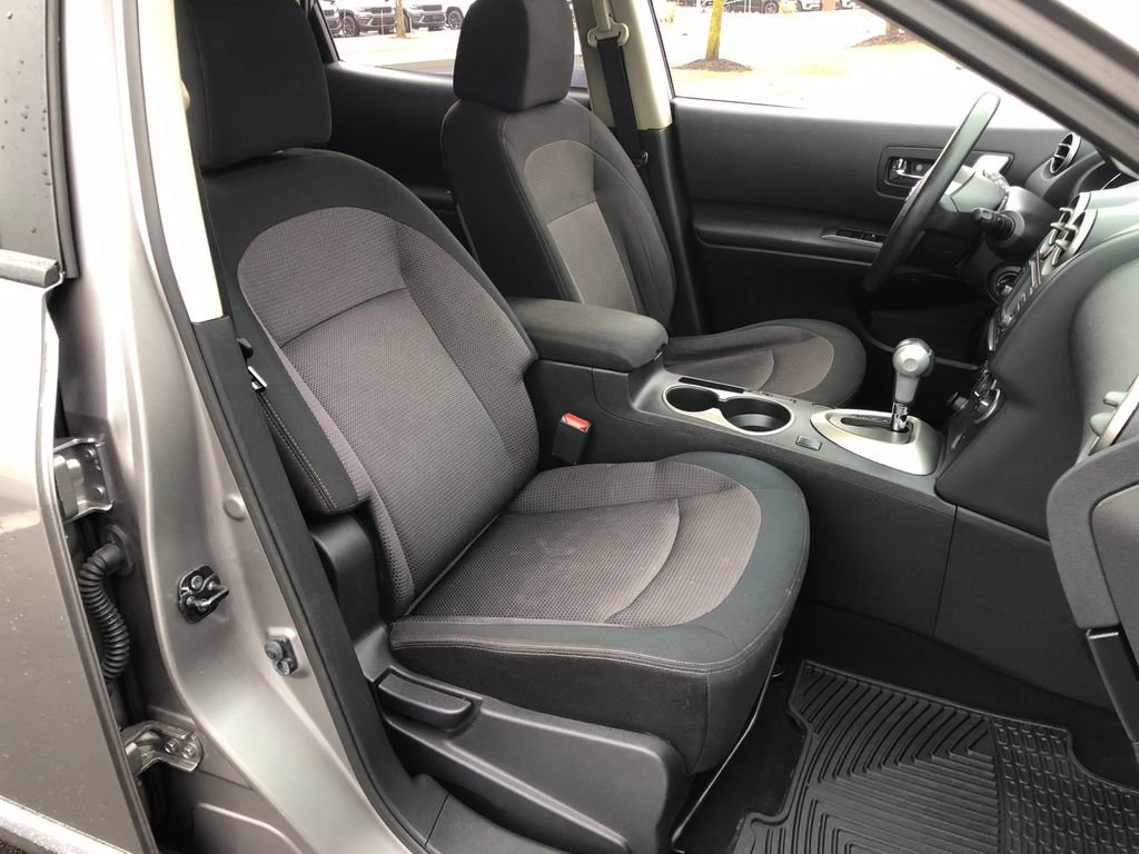 Used 2013 Nissan Rogue SV w/ Premium Pkg image 24