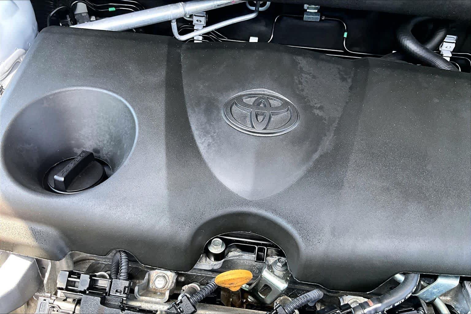 Used 2025 Toyota RAV4 XLE AWD/4WD image 32