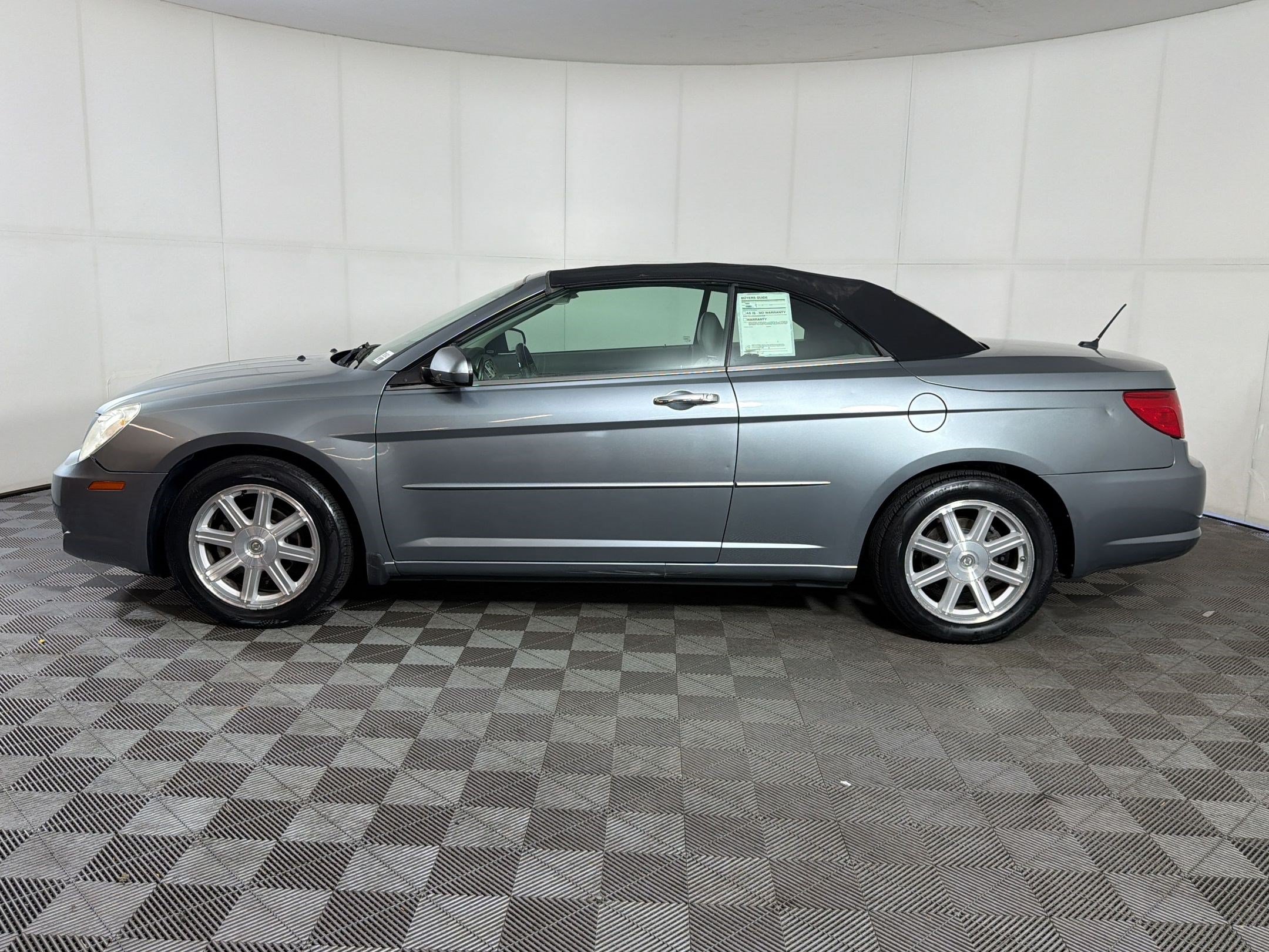 Used 2008 Chrysler Sebring Limited FWD video 2