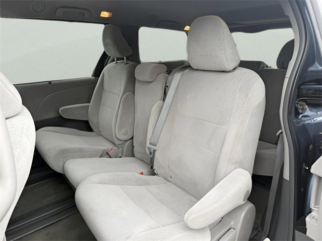 Used 2015 Toyota Sienna LE image 19