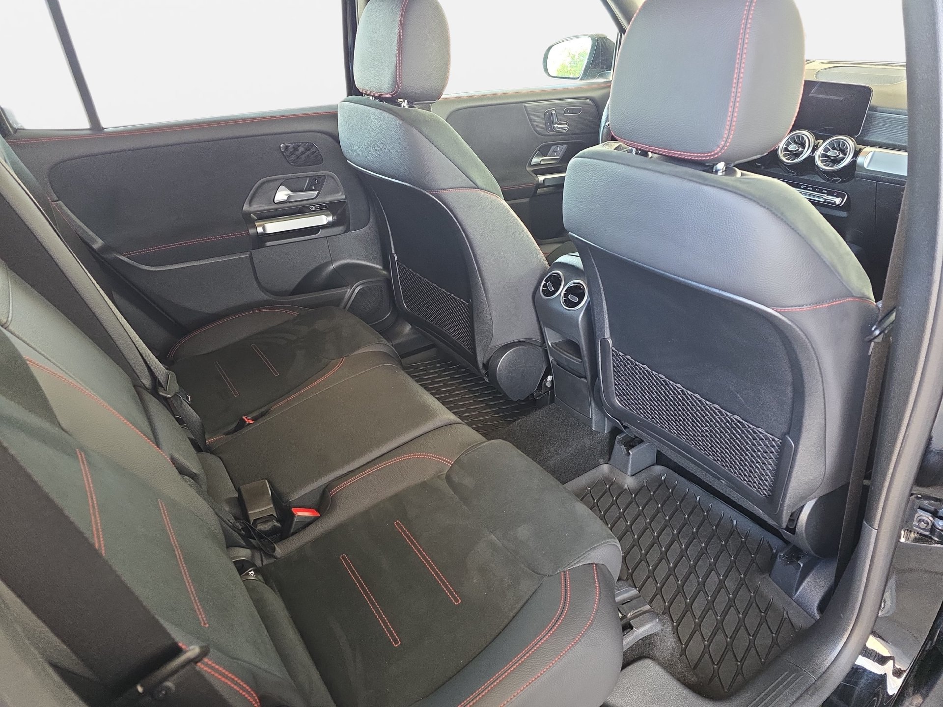 Used 2026 Mercedes-Benz GLB 250 image 11