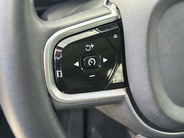 Used 2023 Volvo XC60 B5 Plus FWD image 28