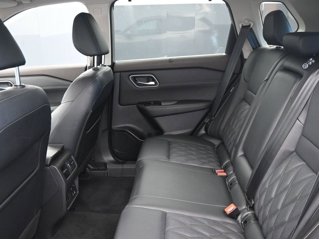 Used 2022 Nissan Rogue Platinum w/ Head-Up Display Package image 19