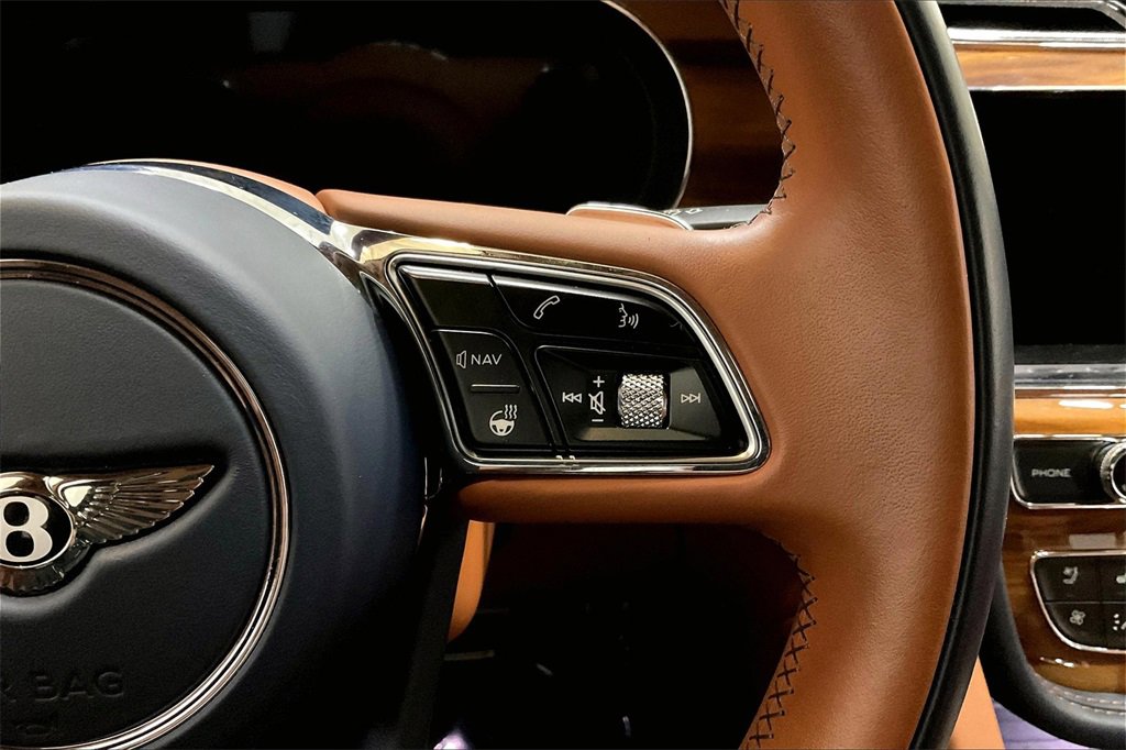 Used 2022 Bentley Bentayga image 24