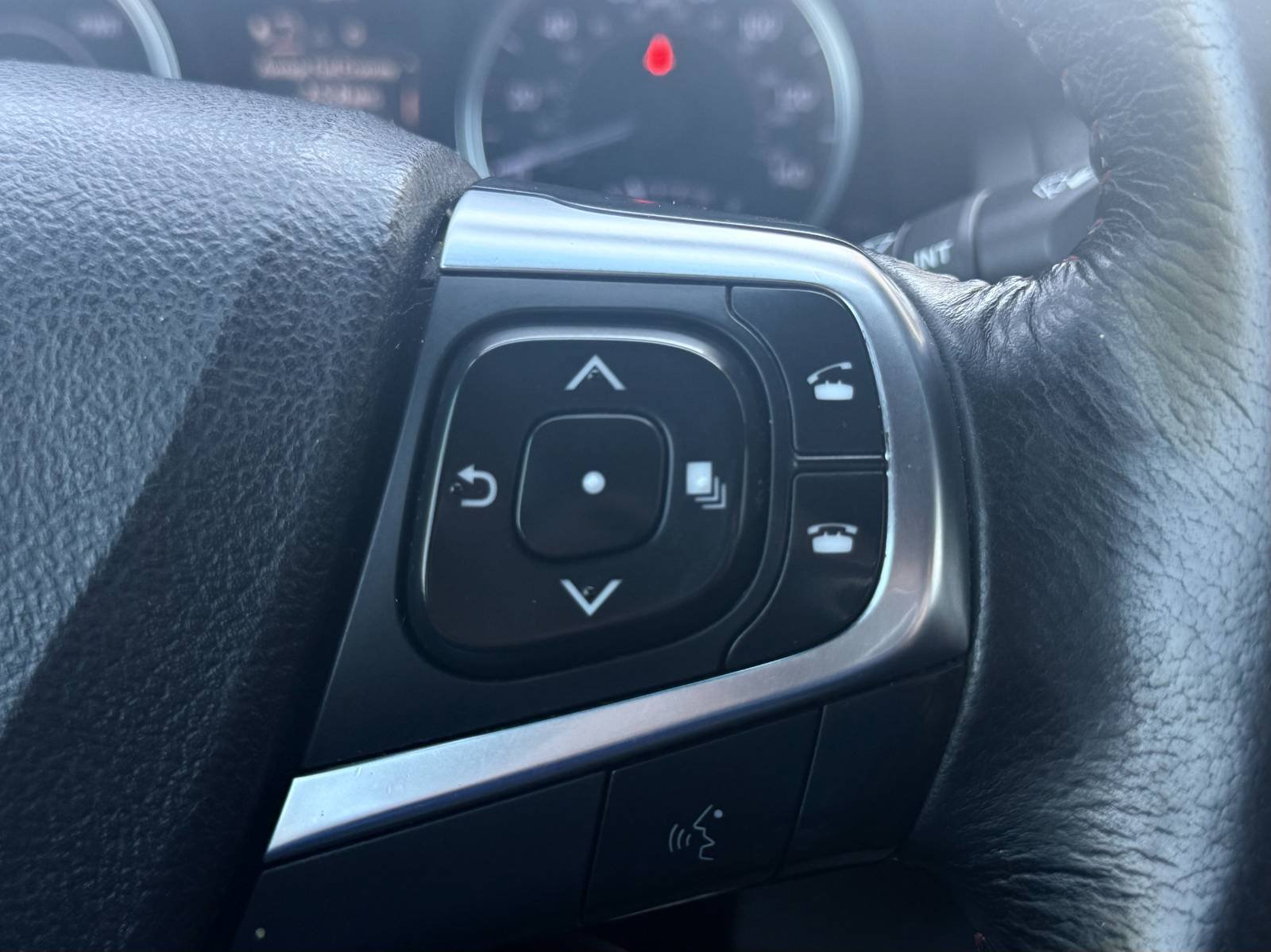 Used 2015 Toyota Camry SE FWD image 19
